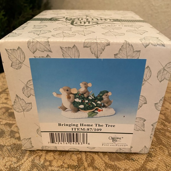 Charming Tails Bringing Home the Tree - Picture 1 of 7